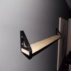 Pallet plank shelf