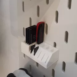 SKADIS USB & SD Card Holder