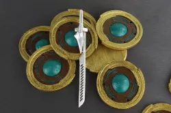 Mini Bolt-Caster sword from Destiny
