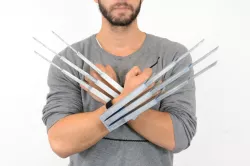 Telescopic Wolverine Claws in Single print