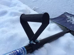 Side handle for snow shovel