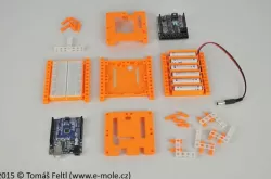 Arduino UNO R3 clone + Sensor shield + Bitbeam case