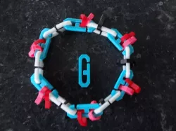 Letter G chain