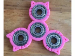 Triple cat spinner