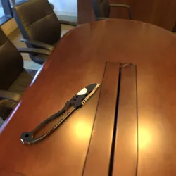 Knife + Brass knuckles