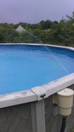 A simple pool fountain