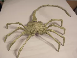 Agisis Ultimate Alien Face Hugger (40in x 23in - LIFE SIZE!)