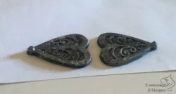 Anna 's cloak clasp