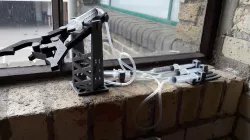 Hydraulic arm with syringes