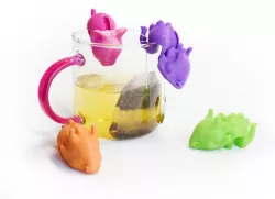 Articulated small kitten and dinosaur