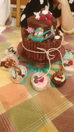 cake and cupcakes support