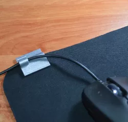 CLIP-mouse-wire-to-mousepad