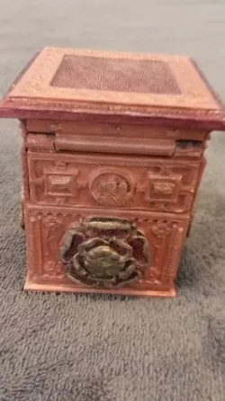 Tudor Rose Box Redesigned hinge with pin