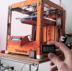 Ultimakers watercooler pads holder 1