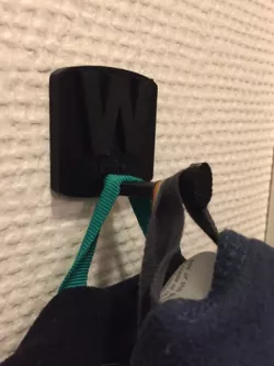 Hanger with W as in Wille