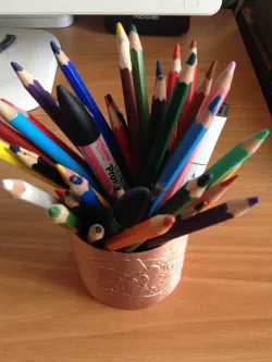Skull pen holder
