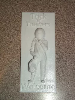 Trick 'r' Treaters welcome sign