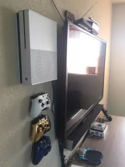 X-Box One Controler Hanger