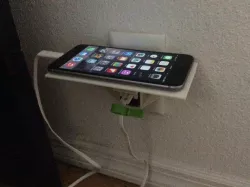 IPHONE 6 PLUS - Plug & Phone Holder