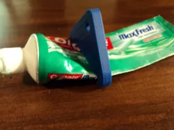 toothpaste squeezer/helper