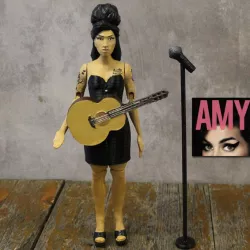Amy Winehouse Articulated Doll - Support Free