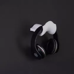 Curved headphone mount for multiple headphones