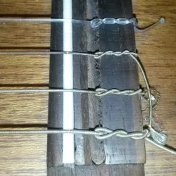 Guitar saddle