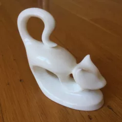 African cat sculpture