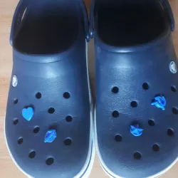 Crocs button base and motive