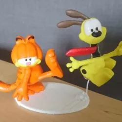 Garfield kicks odie