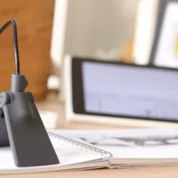 Zoomografo [Zooming device for visually impaired]