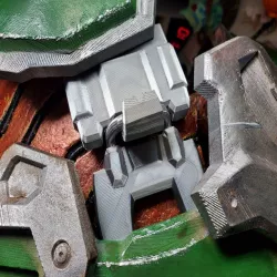 DOOM Slayer Back Should Buckle