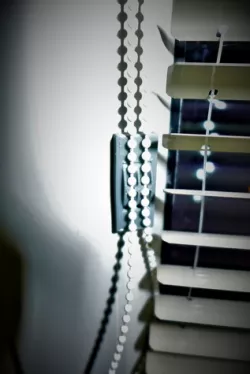 chain holder for window blint