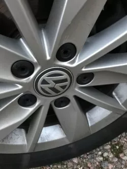 Golf rim bolt cover