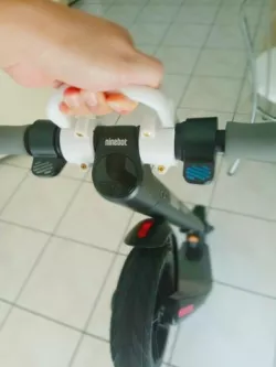 Ninebot kick-scooter foldable easy transportation handle V2