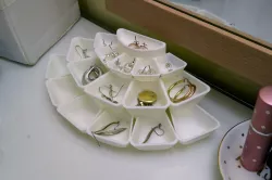 Tray array for jewellery or other small items