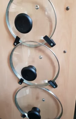 Saucepan lid L Bracket for fitting to door