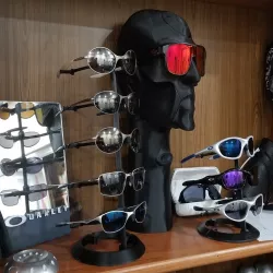 Sweet Sunglasses display stand Oakley design
