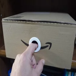 Cardboard grommet for finger