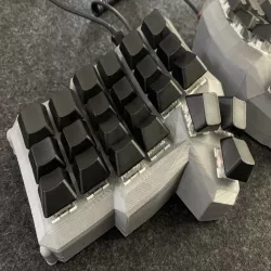 Dactyl Mini Manuform (3 thumb buttons)