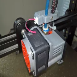 Soporte tubo PTFE, cable y conector para FANS Ender 3.
