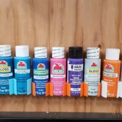 Acrylic paint holder