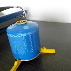 Gas canister stand for camping stove