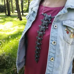 Spine necklace