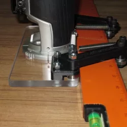 Makita RT0700C rail guide