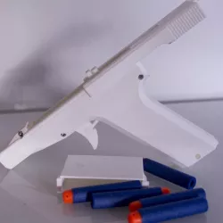 Nerf pistol with clip