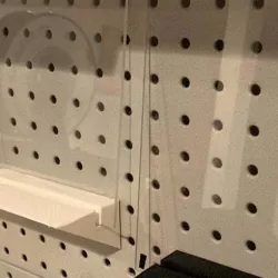 Pegboard pedestal for 3D printer glass beds