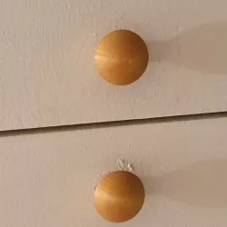 Roller drawer knob