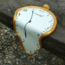Salvador Dalí clock the persistence of memory