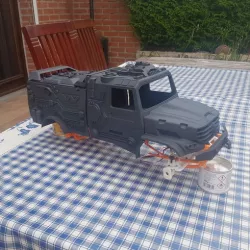 scale crawler kamaz Mercedes 1:10 (alien version)